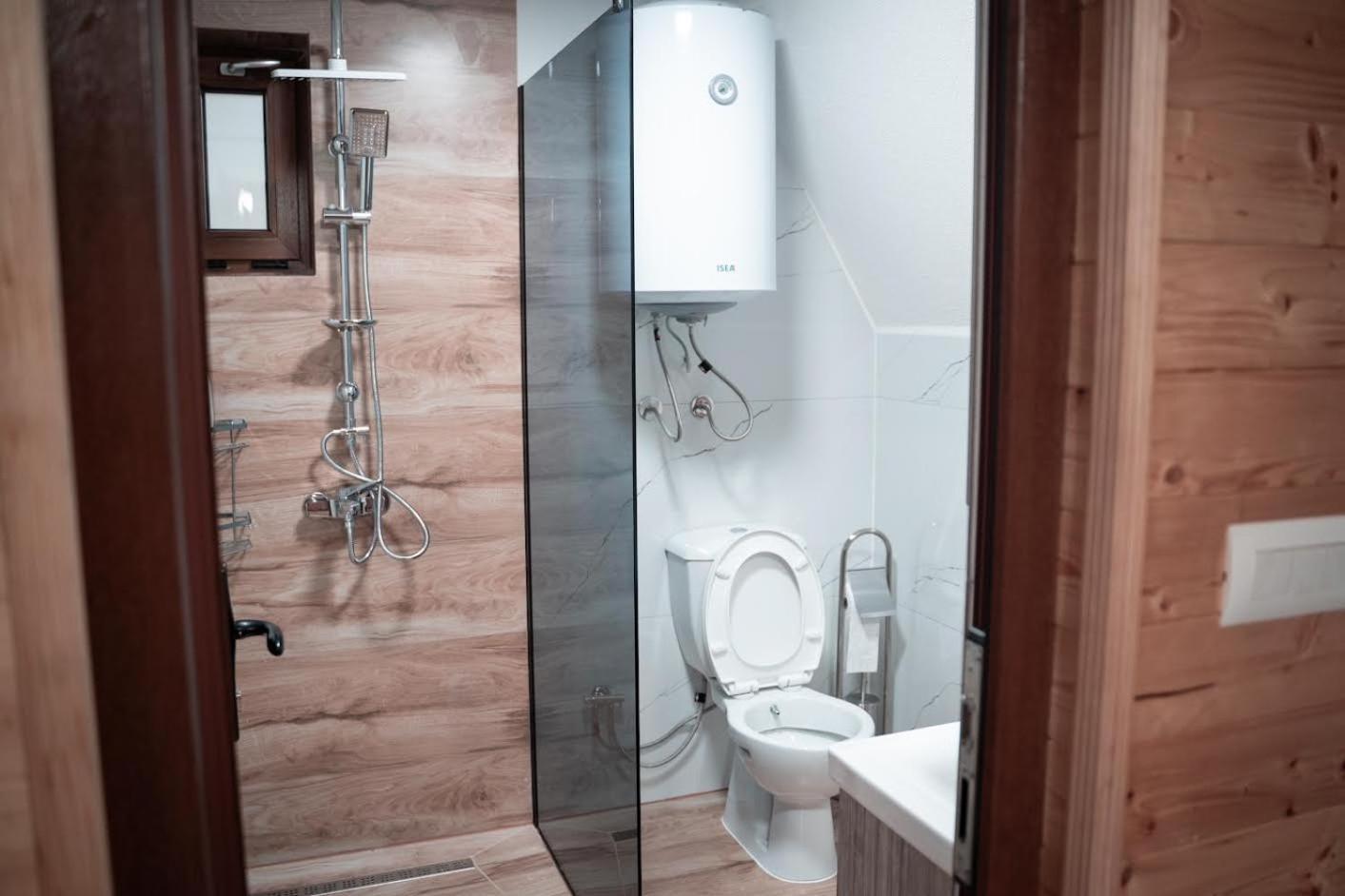 Villa Route Rugove Pejë Esterno foto
