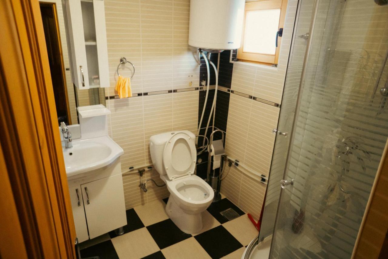 Villa Route Rugove Pejë Esterno foto