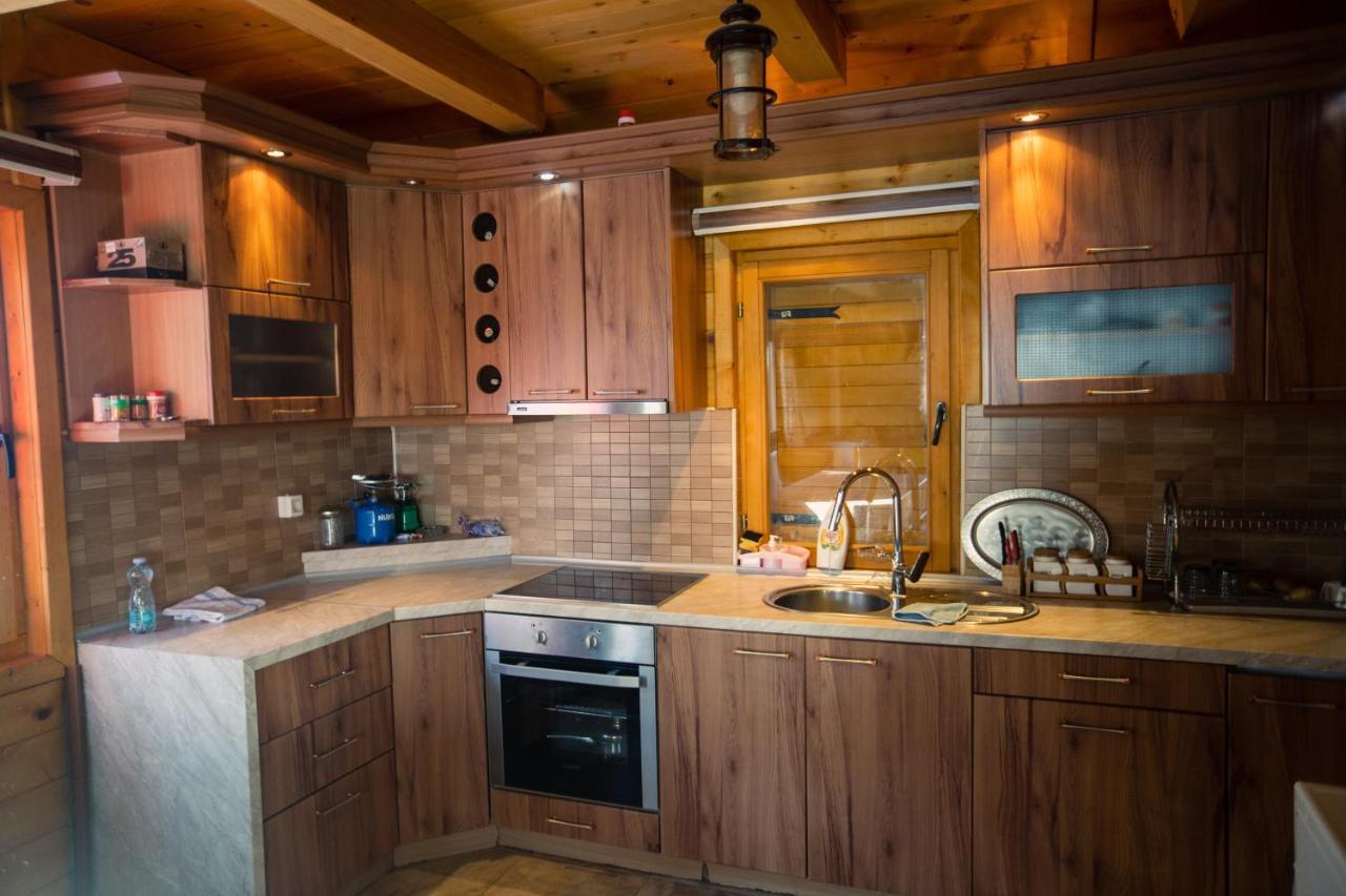 Villa Route Rugove Pejë Esterno foto
