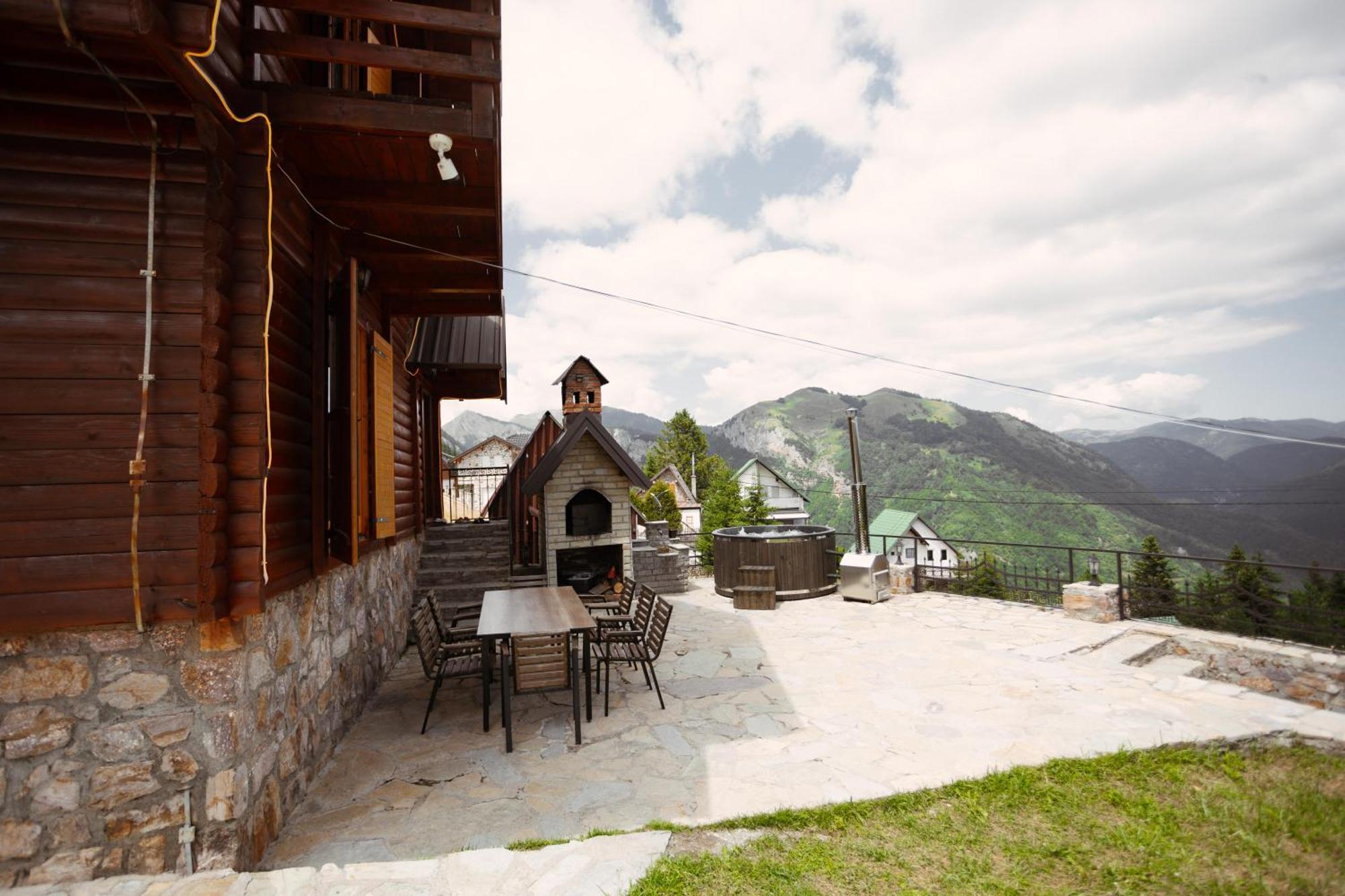 Villa Route Rugove Pejë Esterno foto